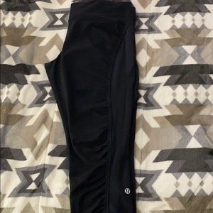 NWOT LULU CAPRI
